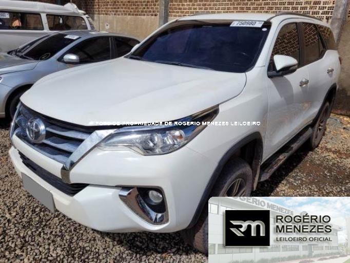 TOYOTA HILUX SW4 19/19