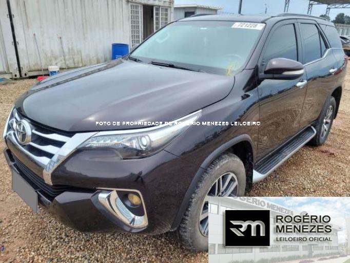 TOYOTA HILUX SW4 16/17