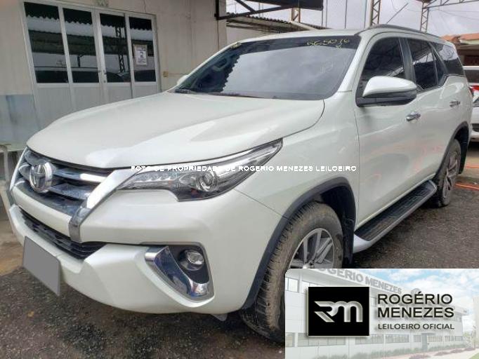 TOYOTA HILUX SW4 19/19