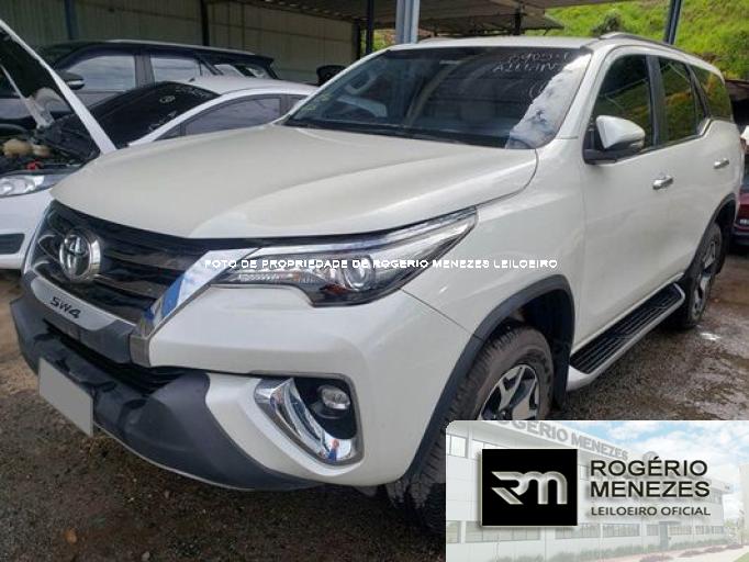 TOYOTA HILUX SW4 19/19